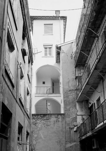 27 rue Marc-Antoine-Petit. Tour d'escalier