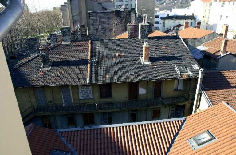 Elévation sur cour, vue des coursières desservant les étages, depuis l'escalier du 32 cours Suchet