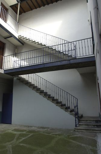 L'escalier de la 1ère cour