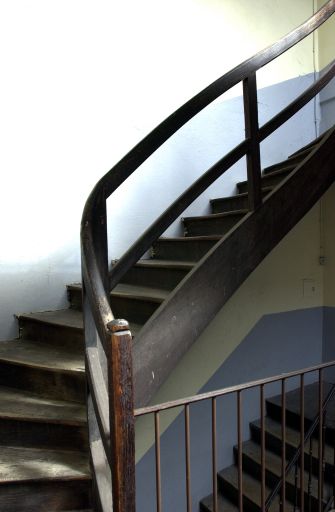 Détail de la dernière volée d'escalier en bois