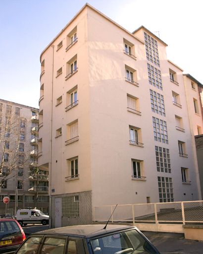 30 cours Suchet. Travée d'ouvertures éclairant l'escalier, ouvrant sur la façade postérieure