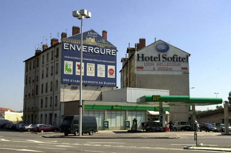 Ensemble de 4 immeubles construits en 1907, à l'angle sud du cours Charlemagne et du quai Perrache