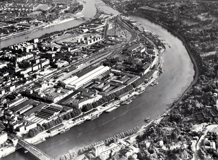 Le port Rambaud en 1952. Vue aérienne du port depuis le nord-ouest.