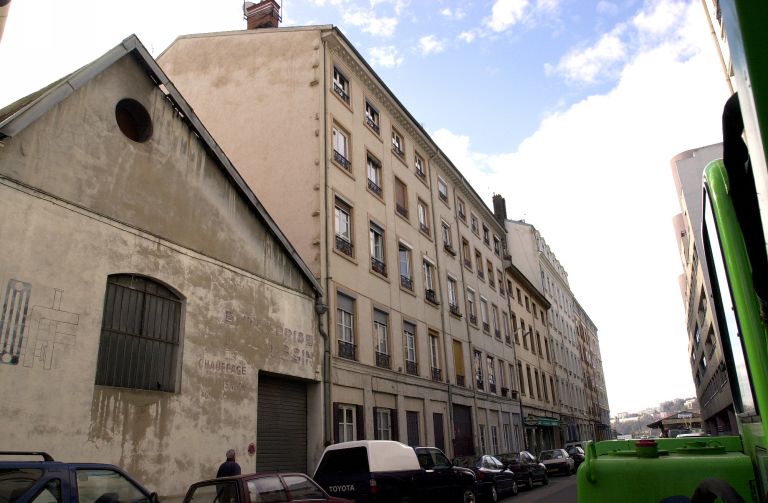 3-7 rue Denuzière. Immeubles avec passage couvert, sans entresol