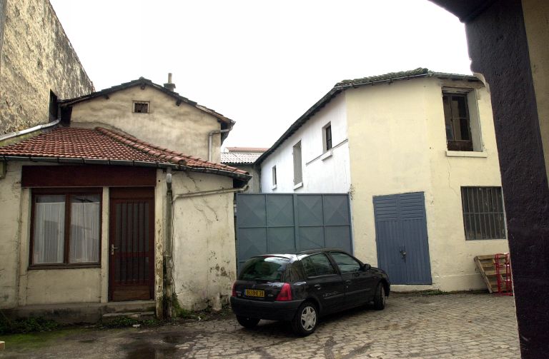 Vue des ateliers construits en fond de cour, 7 rue Denuzière