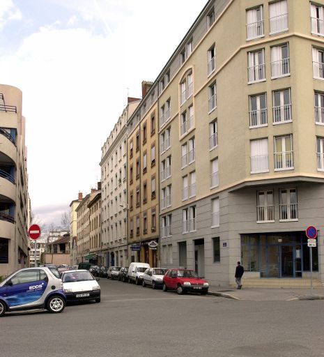 La rue Smith depuis la rue Marc-Antoine-Petit, vers le nord