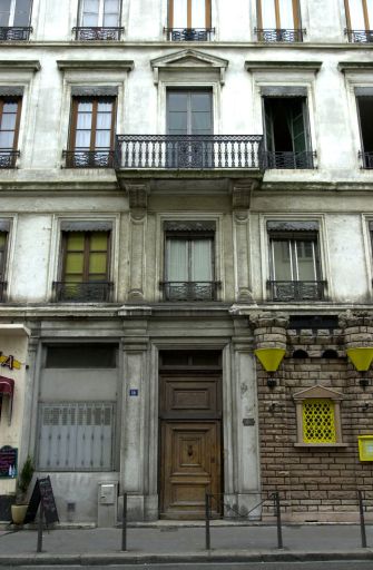 16 rue Casimir-Perier, travée centrale avec balcon