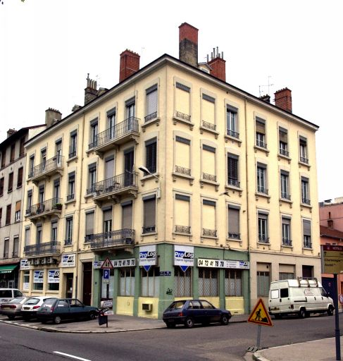 Vue d'ensemble à l'angle du quai Perrache et de la rue Marc-Antoine-Petit, depuis le nord-est