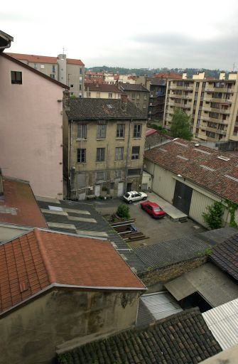 Vue d'ensemble de la cour depuis l'escalier du 20 quai Perrache