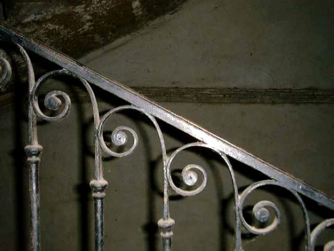 Détail de la ferronnerie de la rampe d'escalier