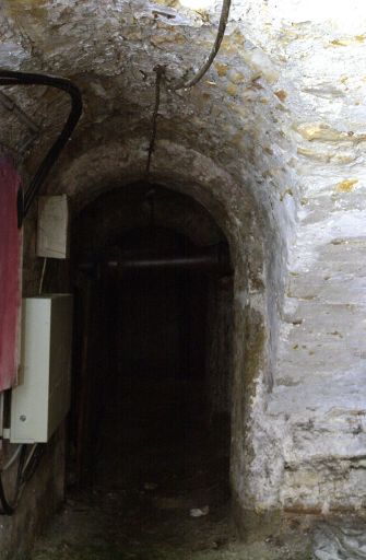 Vue de l'entrée des caves