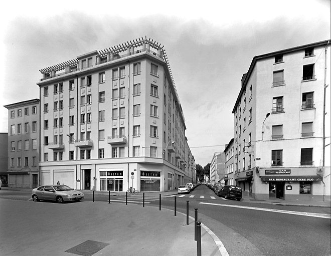 Vue de la rue Quivogne, depuis la rue Casimir-Perier au sud