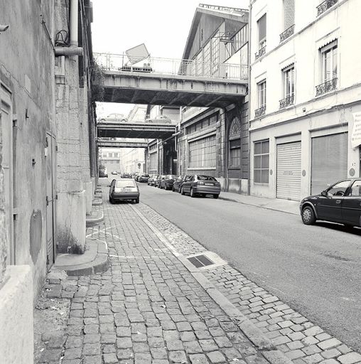 Vue des passerelles enjambant la rue du Bélier