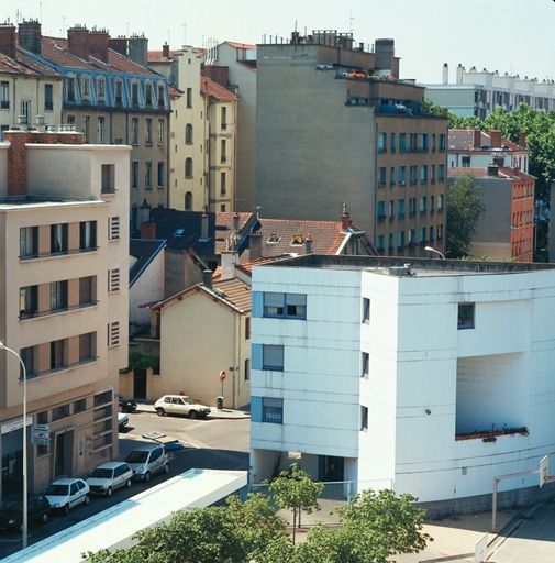 Vue de situation du corps de bâtiment servant aux logements de fonction prise depuis le nord