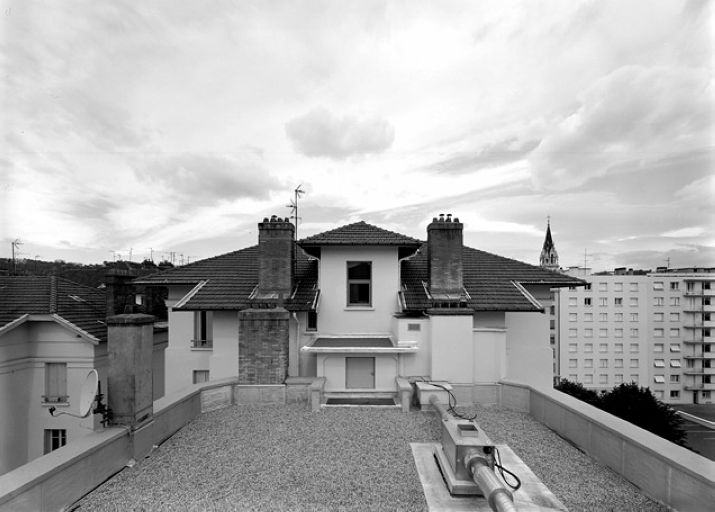 Le toit terrasse du corps de bâtiment rue Ravat et le dernier niveau du 31 rue Quivogne, depuis l'est