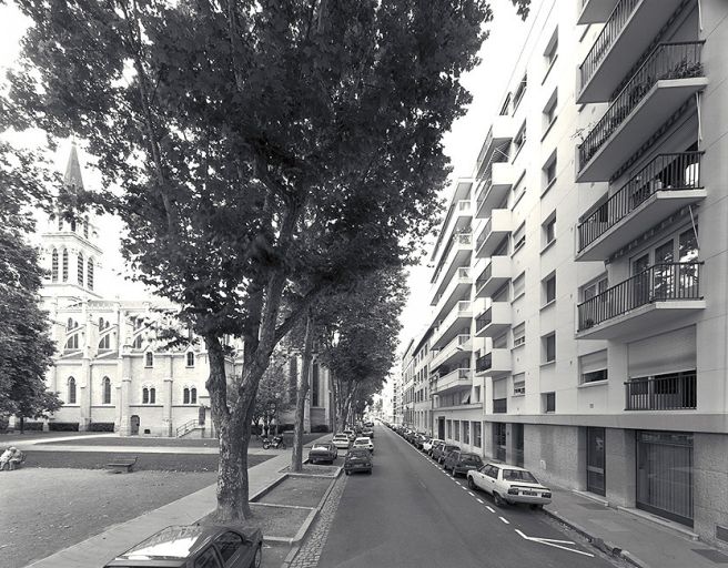 La rue Smith vers le nord, à la hauteur de la place Sainte-Blandine