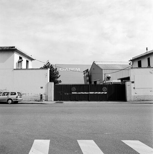 Entrée livraisons au 163 rue de Gerland, ancienne entrée de la société chimique de Gerland.