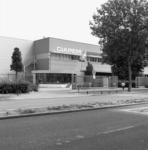 Entrée, sud, rue Challemel Lacour