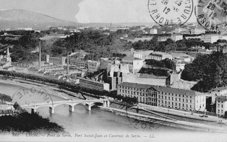 Carte postale de 1925 : Lyon, Pont de Serin, Fort Saint-Jean et casernes de Serin