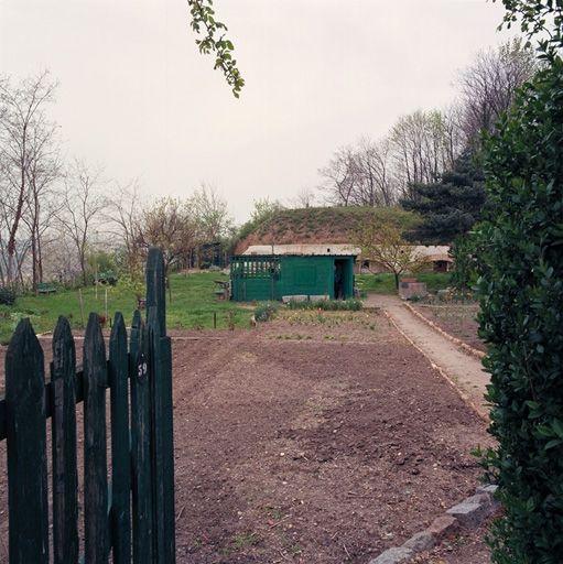 Entrée principale des jardins, 80 montée de l'Observance