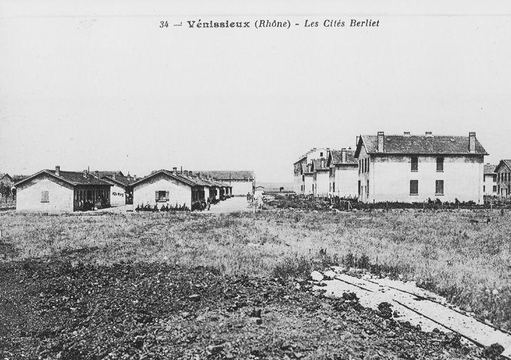 Carte postale 'les cités Berliet'