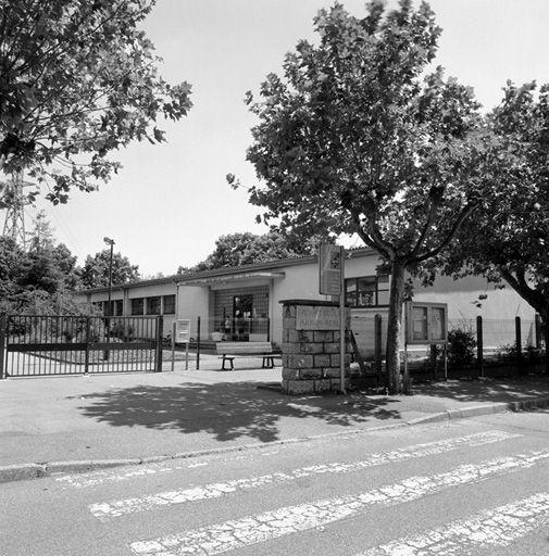 Groupe scolaire de la cité Berliet, databt de 1960