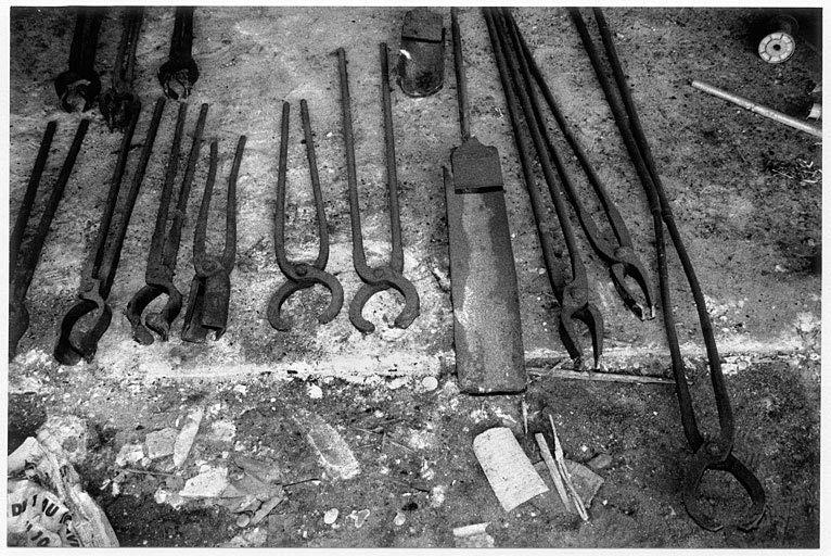 Outillage : pinces à creuset et pelles à four