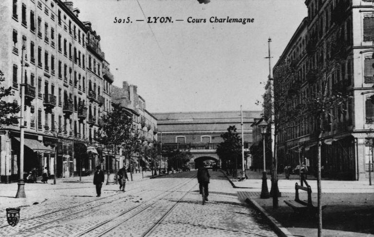 Vue de la gare depuis le cours Charlemagne, carte postale, début XXe siècle