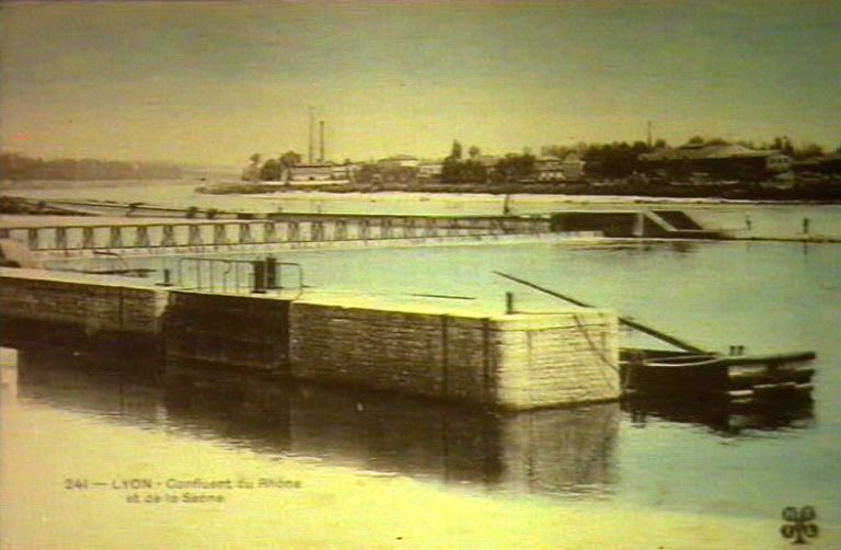 L'écluse de la Mulatière depuis le sud, carte postale, [vers 1900]