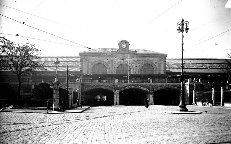 Vue de l'esplanade et de la gare de Perrache, [vers 1935]