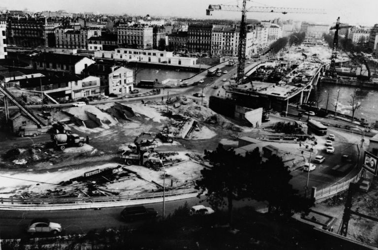 Construction du pont autoroutier sur la Saône, photogr., [1971]