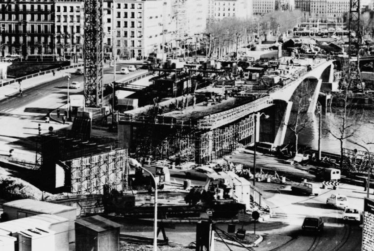 Construction du pont autoroutier sur la Saône, photogr., [1971]