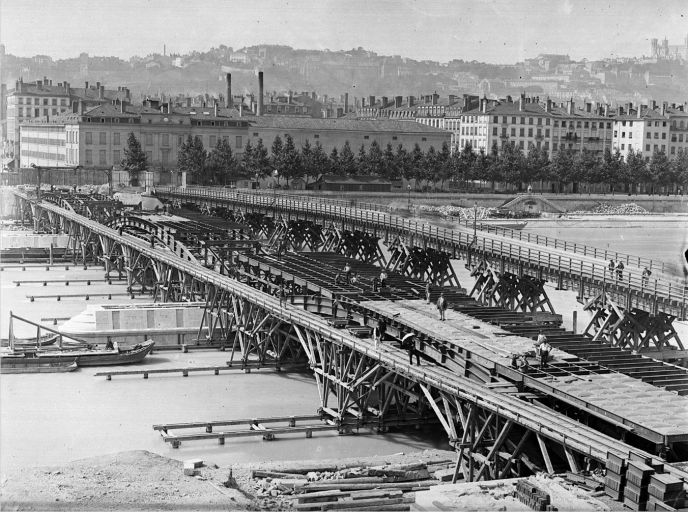 Construction du pont du Midi : vue générale, août 1890 ; pont provisoire (1887)