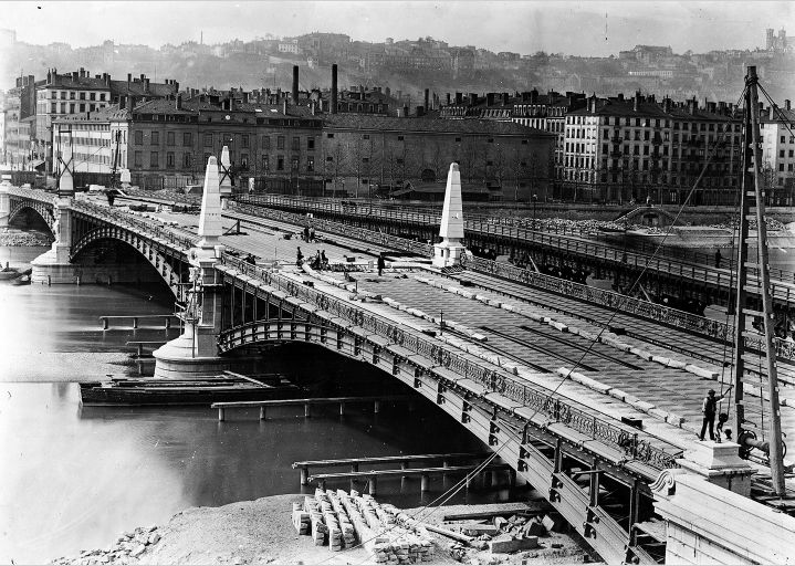 Construction du pont du Midi : vue générale, avril 1891 ; pont provisoire (1887)