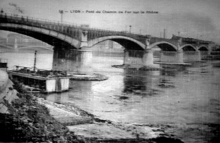 Vue d'ensemble depuis le sud-ouest. Carte postale, [1er quart 20e siècle]