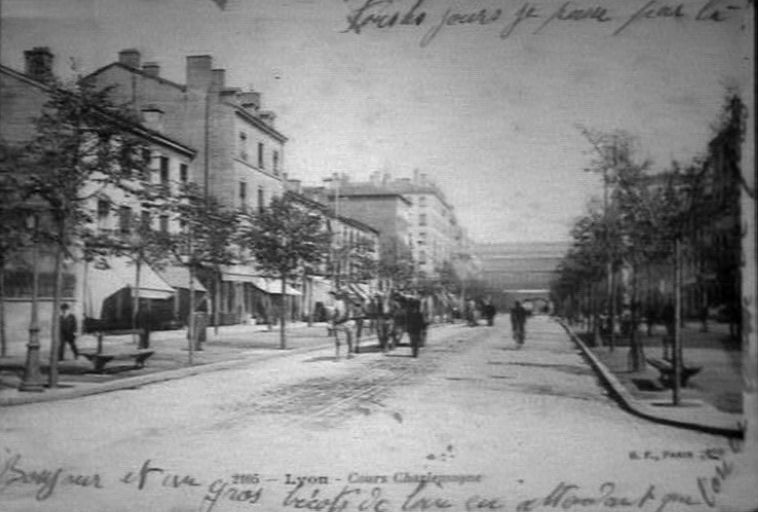 Le cours Charlemagne depuis le sud, avec la gare au nord, carte postale, [1er quart XXe siècle]