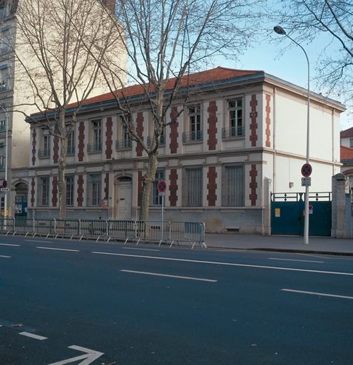 Ecole maternelle : élévation antérieure
