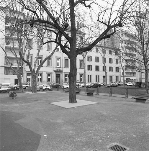 Vue de situation avec l'école Saint-Charles à gauche