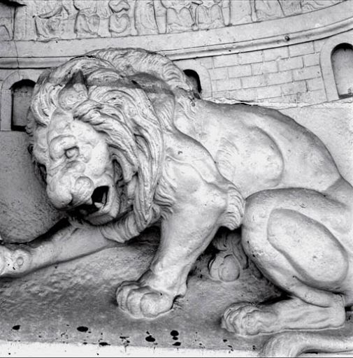 Détail du lion situé à droite