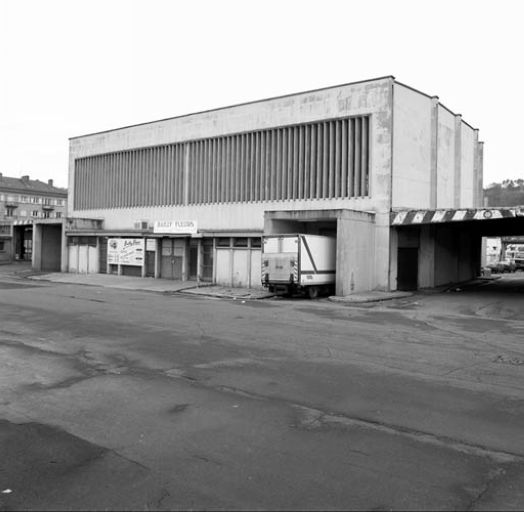 Salle des ventes : élévations est et nord