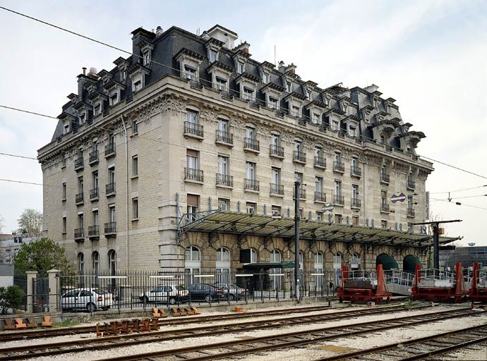 Elévations sud et ouest depuis l'un des quais de la gare de Lyon-Perrache