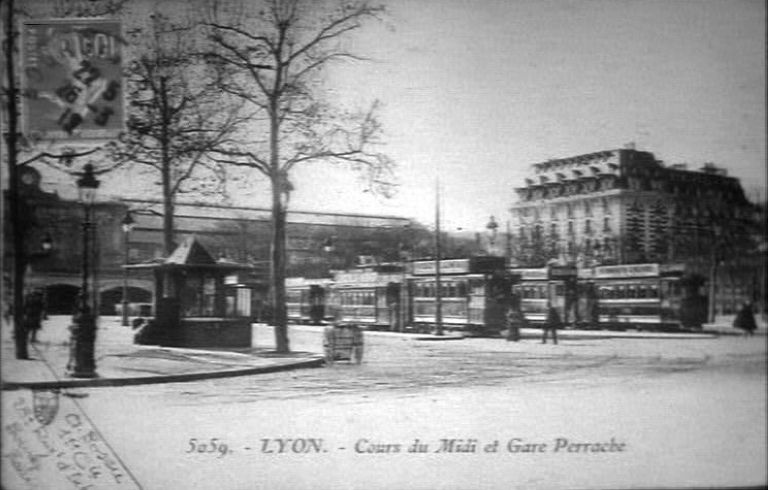 Lyon. Cours du Midi et Gare de Perrache. Carte postale, [1er quart 20e siècle]