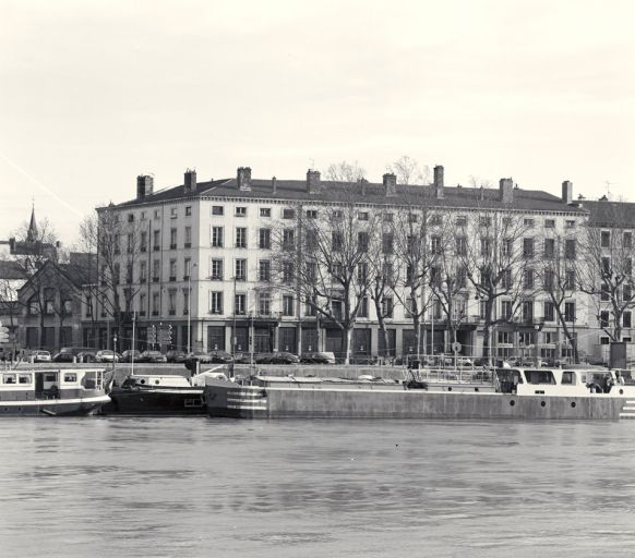 Vue d'ensemble depuis le nord-ouest, angle du cours Suchet et du quai Rambaud