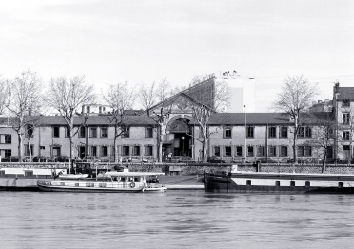 Vue depuis l'ouest, rive droite de la Saône