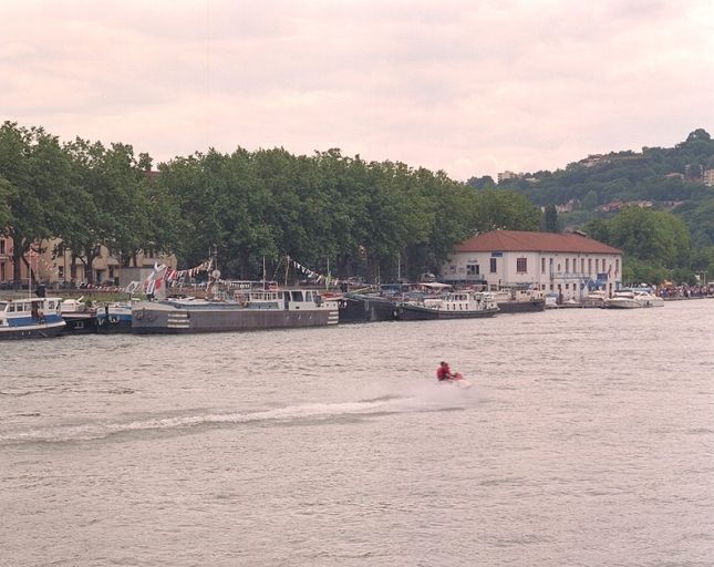 Établissement portuaire, actuellement salle de spectacle et pavillon d'exposition, dit l'Embarcadère