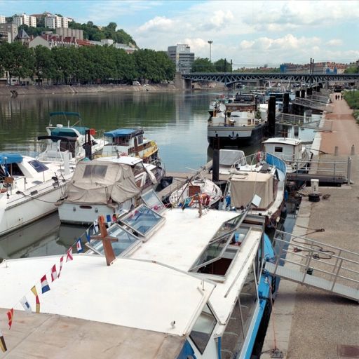 Le quai rive gauche, depuis le sud, lors de la fête des mariniers