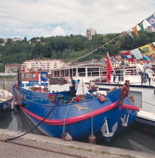 Fête des mariniers. Les péniches décorées