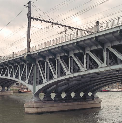 Détail d'une pile depuis le rive droite de la Saône