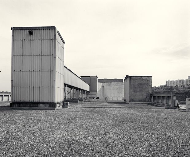 La galerie de liaison entre les silos et les ateliers depuis le nord