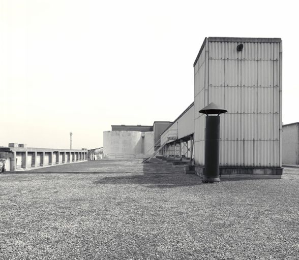 La galerie de liaison aérienne entre les silos et les ateliers depuis le nord-est